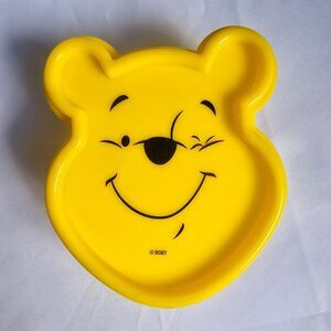 Disney's Winnie the Pooh Winking Storage‎ Container, snack container